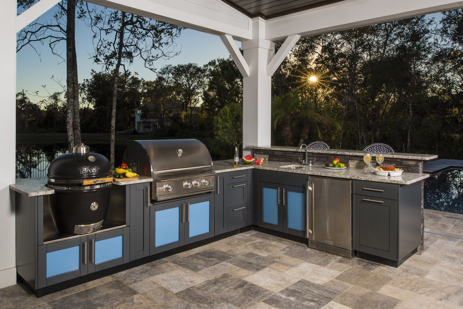 Trex-Outdoor-Kitchens_-FL_Colorful_8947 Trex-Outdoor-Kitchens_-FL_Colorful_8947